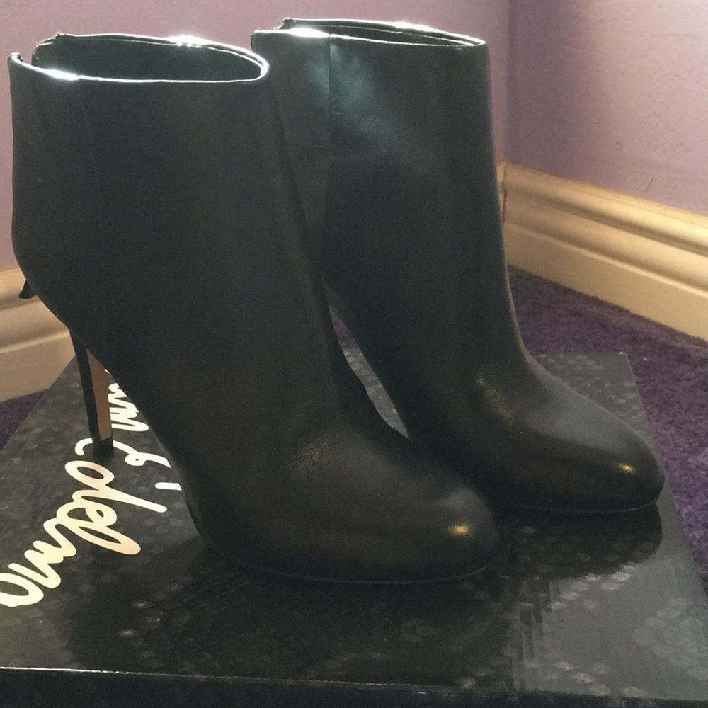 NWOT Leather ankle booties by Sam Edelman